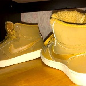tan Air Force 1’s